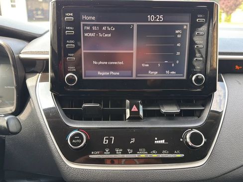 Used 2020 Toyota Corolla LE FWD image 18