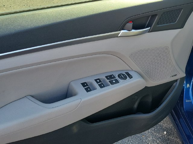 Used 2019 Hyundai Elantra Limited w/ Winter Weather Package FWD image 8