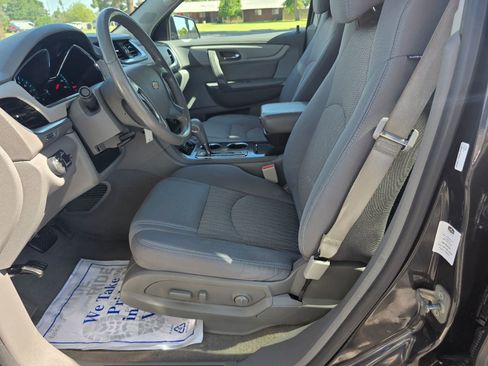 Used 2017 Chevrolet Traverse LT FWD image 14