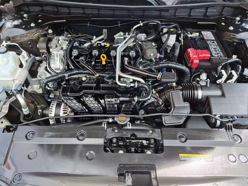 Used 2025 Nissan Altima 2.5 SV FWD image 33