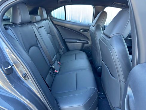 Used 2022 Lexus UX 200 image 38