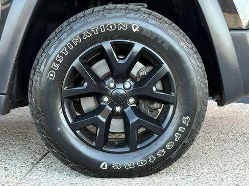 Used 2015 Jeep Cherokee Trailhawk w/ Leather Interior Group AWD/4WD image 25