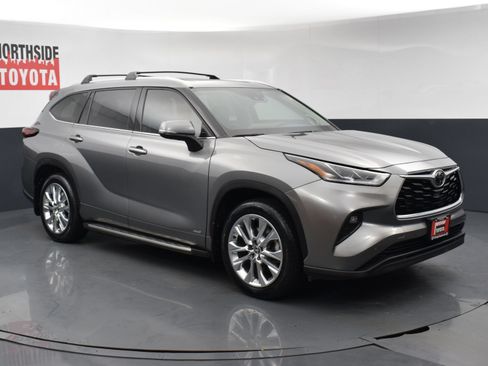 Used 2025 Toyota Highlander Limited AWD/4WD image 6
