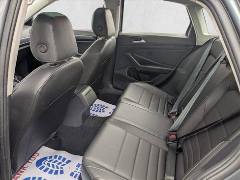 Used 2024 Volkswagen Jetta SE image 18