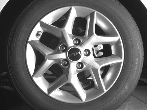 Used 2025 Kia Soul LX w/ LX Technology Package FWD image 14