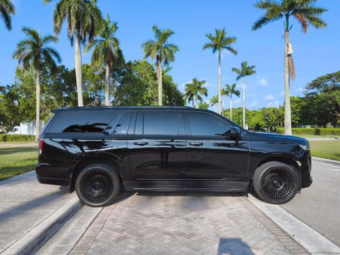 Used 2022 Cadillac Escalade ESV Luxury RWD image 18