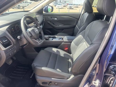 Used 2025 Nissan Rogue SL w/ Tech Package AWD/4WD image 15