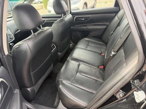 Used 2017 Nissan Altima 2.5 SL w/ Moonroof Package FWD image 11