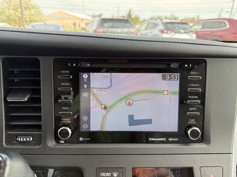 Used 2019 Toyota Sienna XLE Premium AWD/4WD image 20