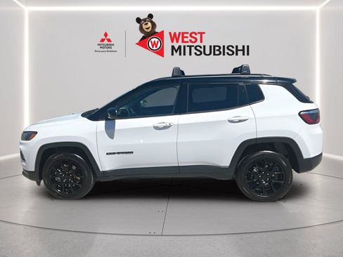 Used 2024 Jeep Compass Latitude w/ Convenience Group AWD/4WD image 2