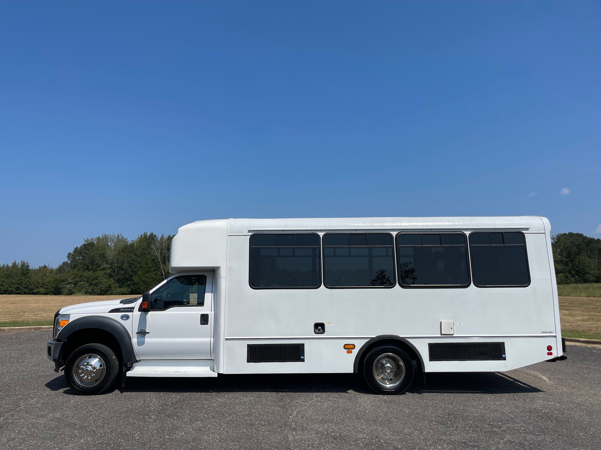 Used 2016 Ford F550 2WD Regular Cab Super Duty image 2