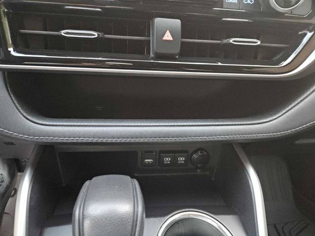 Used 2021 Toyota Highlander L FWD image 17