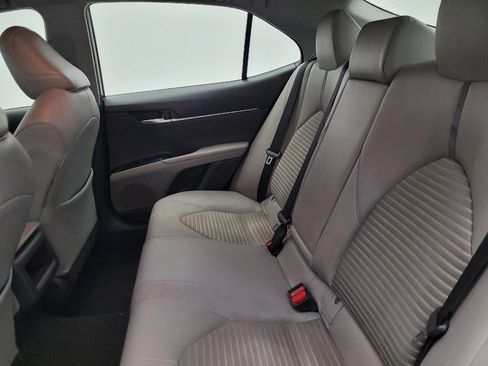 Used 2018 Toyota Camry SE image 18