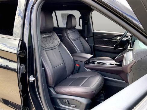 Used 2025 Ford Explorer Platinum w/ Ultimate Package AWD/4WD image 8