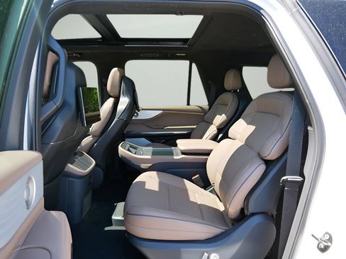 Used 2025 Lincoln Navigator L Black Label AWD/4WD image 11