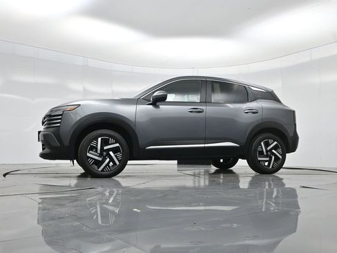 Used 2025 Nissan Kicks SV image 41