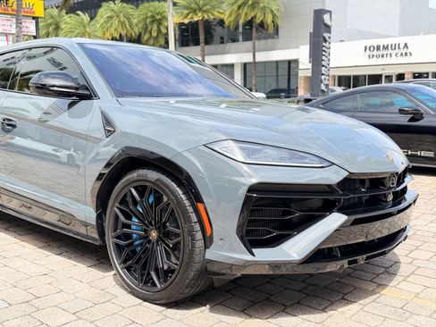 Used 2025 Lamborghini Urus SE image 6