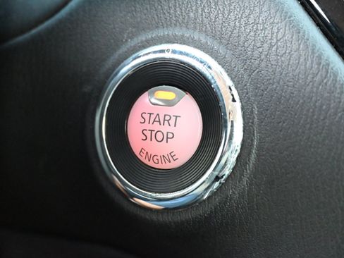 Used 2019 Nissan Pathfinder SV FWD image 29