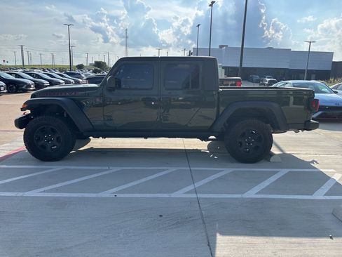 Used 2023 Jeep Gladiator Mojave w/ Trailer Tow Package AWD/4WD image 2