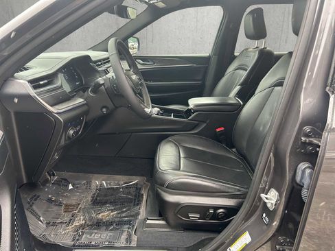 Used 2022 Jeep Grand Cherokee Overland image 11