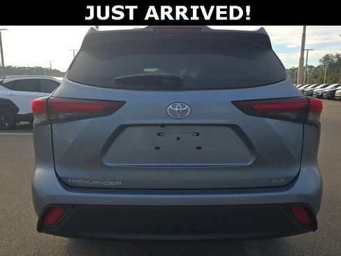 Used 2024 Toyota Highlander XLE image 4