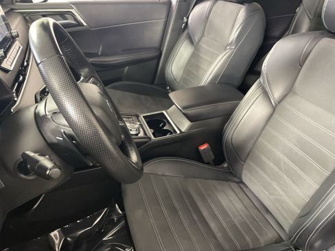 Used 2024 Mitsubishi Outlander SE image 21