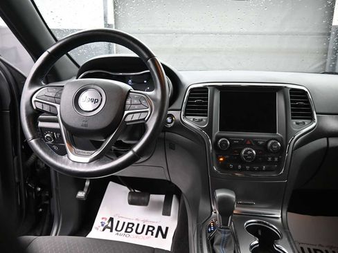 Used 2018 Jeep Grand Cherokee Laredo AWD/4WD image 14