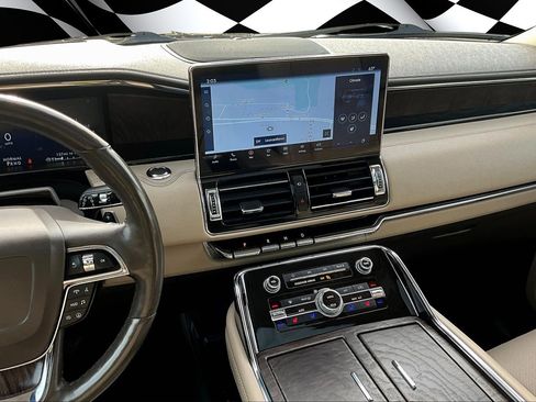 Used 2022 Lincoln Navigator Reserve image 4