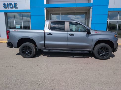 Used 2021 Chevrolet Silverado 1500 LT Trail Boss w/ Convenience Package II AWD/4WD image 1