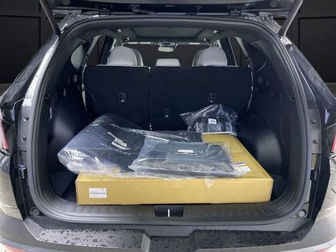 New 2025 Hyundai Tucson Limited image 16