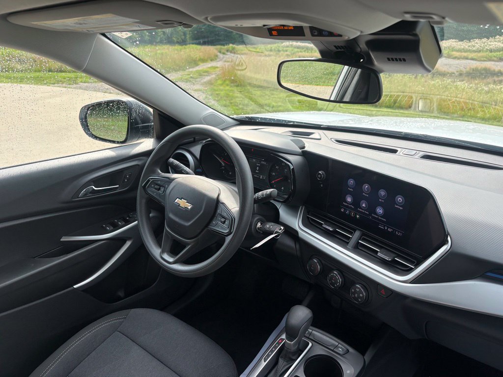 Used 2025 Chevrolet Trax LS FWD image 29