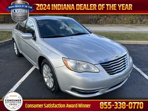 Used 2011 Chrysler 200 Touring image 1