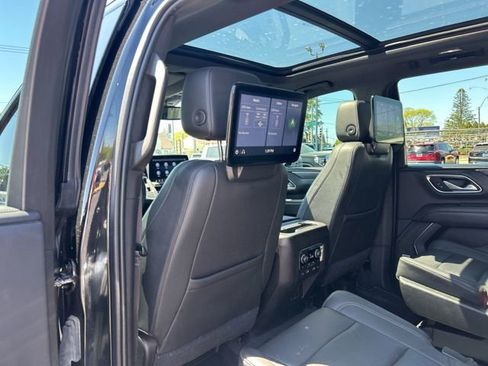 Used 2021 Chevrolet Tahoe Z71 w/ Luxury Package AWD/4WD image 18