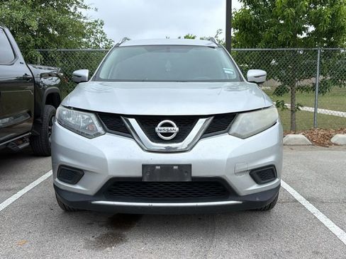 Used 2016 Nissan Rogue SV FWD image 2