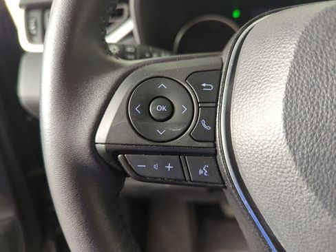 Used 2022 Toyota RAV4 XLE Premium image 27