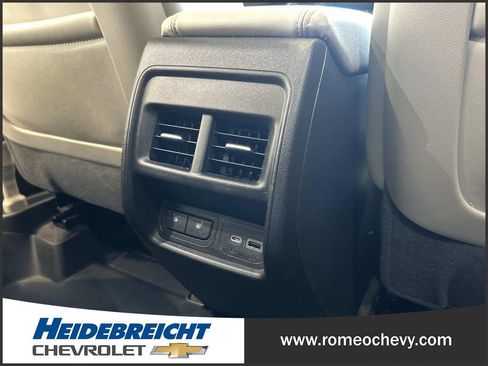 Used 2022 Cadillac XT4 Luxury w/ Cold Weather Package AWD/4WD image 17