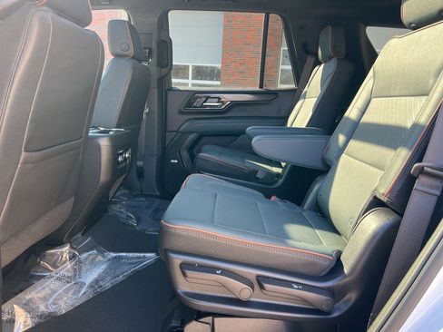 Used 2025 GMC Yukon AT4 image 24