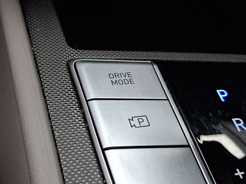 Used 2024 Hyundai Elantra SE FWD image 24