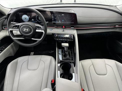 New 2025 Hyundai Elantra Limited image 22