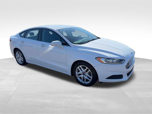 Used 2016 Ford Fusion SE FWD image 9
