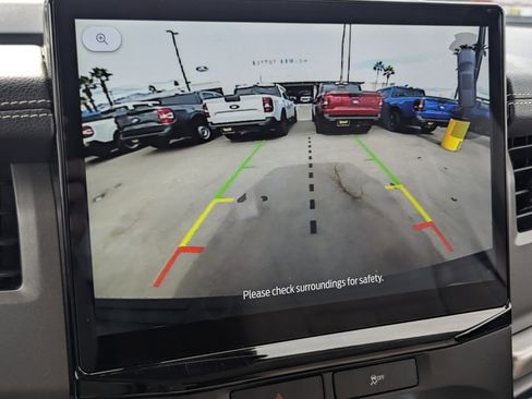 Used 2023 Ford Expedition XLT image 12