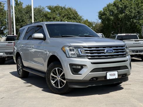 Used 2019 Ford Expedition XLT w/ Equipment Group 201A AWD/4WD image 2