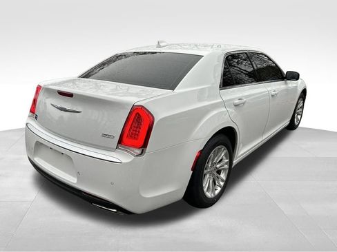 Used 2021 Chrysler 300 Touring L image 5