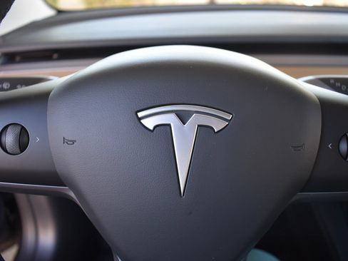 Used 2023 Tesla Model 3 Standard Range RWD image 10