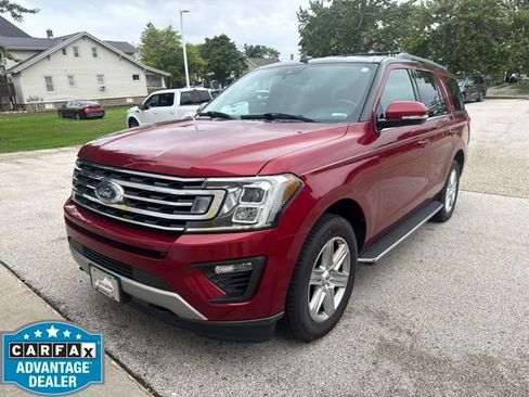 Used 2018 Ford Expedition XLT w/ Equipment Group 202A AWD/4WD image 2