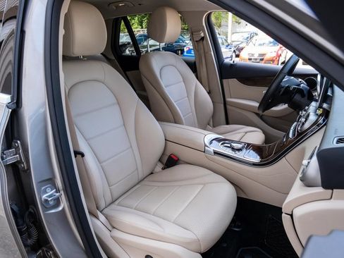 Used 2019 Mercedes-Benz GLC 300 4MATIC image 28