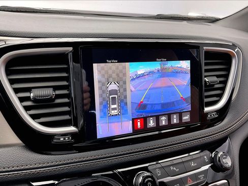 New 2026 Chrysler Pacifica Pinnacle image 13