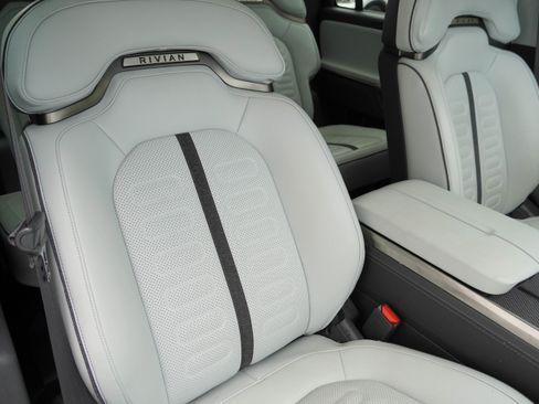 Used 2025 Rivian R1S Adventure AWD/4WD image 13