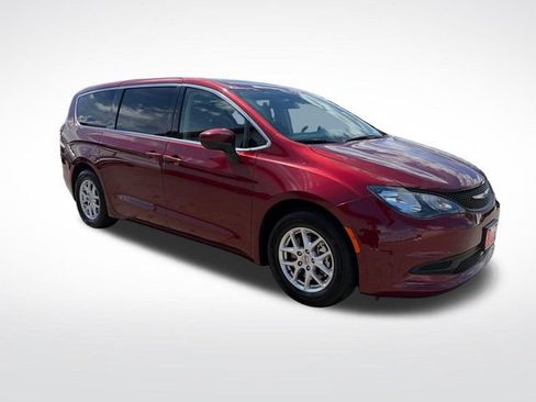 Used 2023 Chrysler Voyager LX FWD image 10