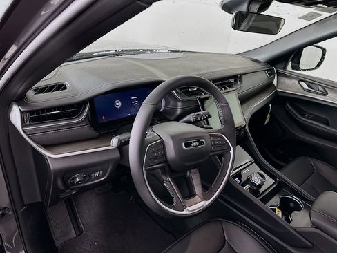 New 2025 Jeep Grand Cherokee Limited image 12